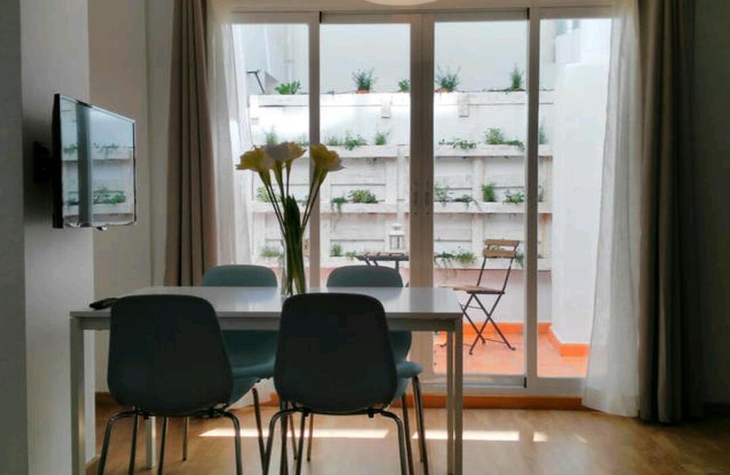 Mitjana Plaza Apartment Malaga Exterior photo