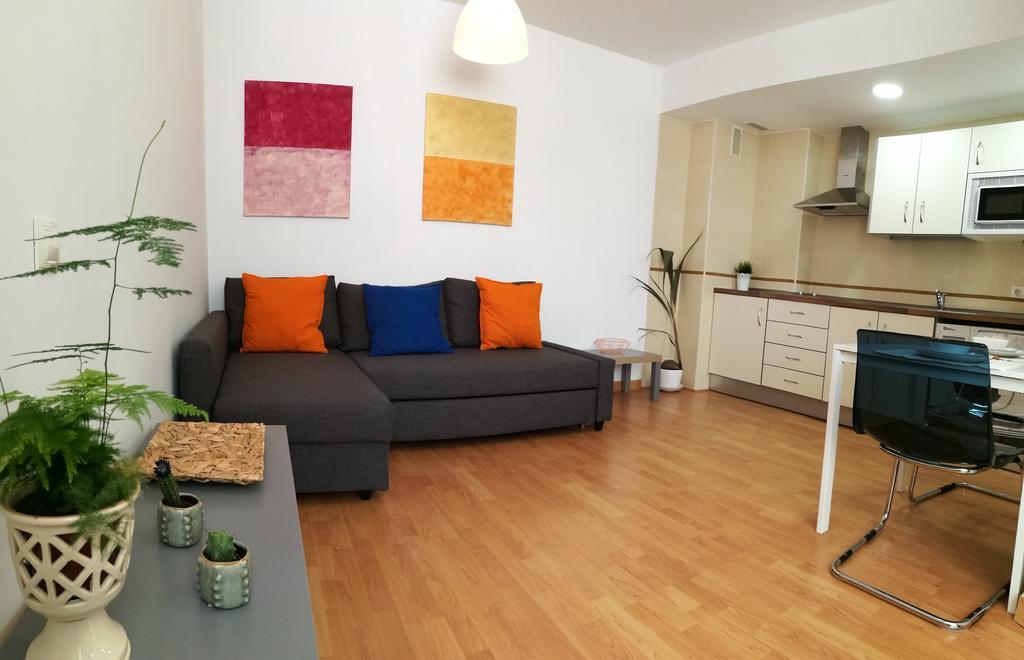 Mitjana Plaza Apartment Malaga Exterior photo