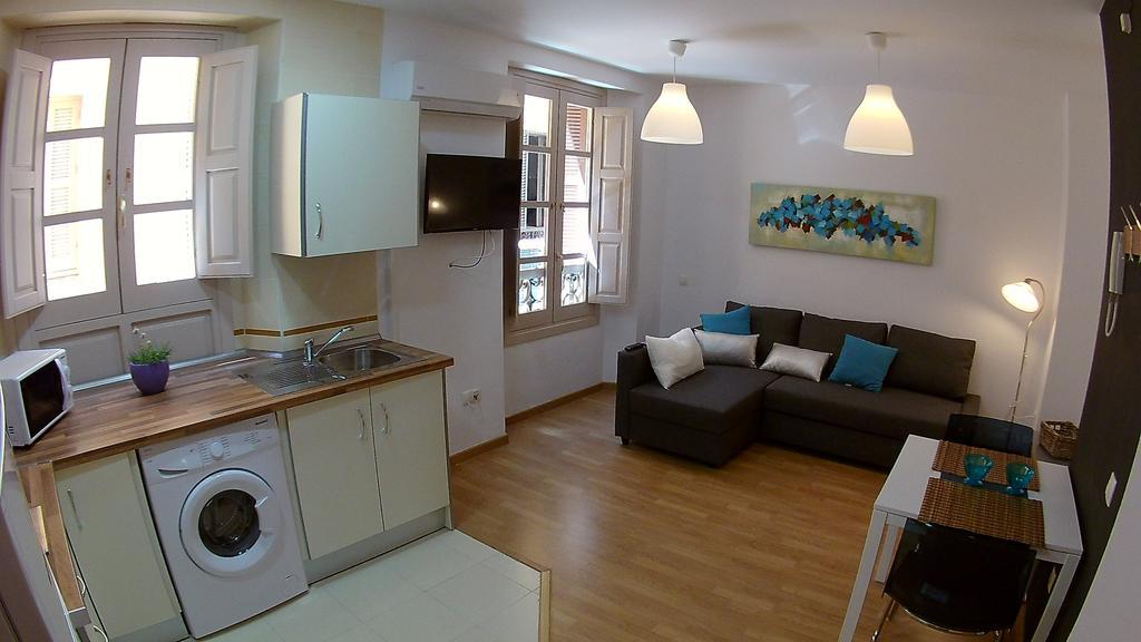 Mitjana Plaza Apartment Malaga Exterior photo
